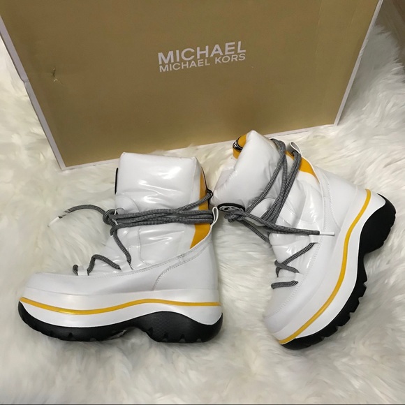MichaelKors like new winter boots - Picture 4 of 11